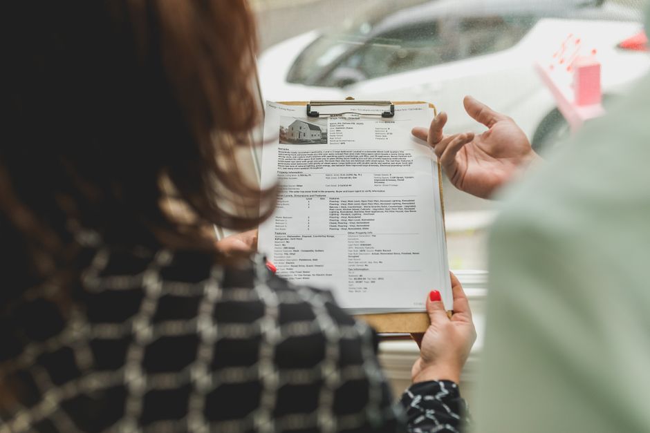 Ce verifici la actele unei proprietăți înainte de cumpărare