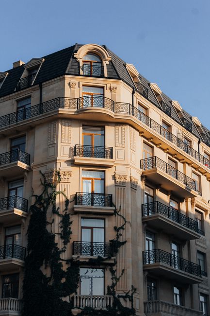 Investiția în imobiliare de lux: avantaje și riscuri